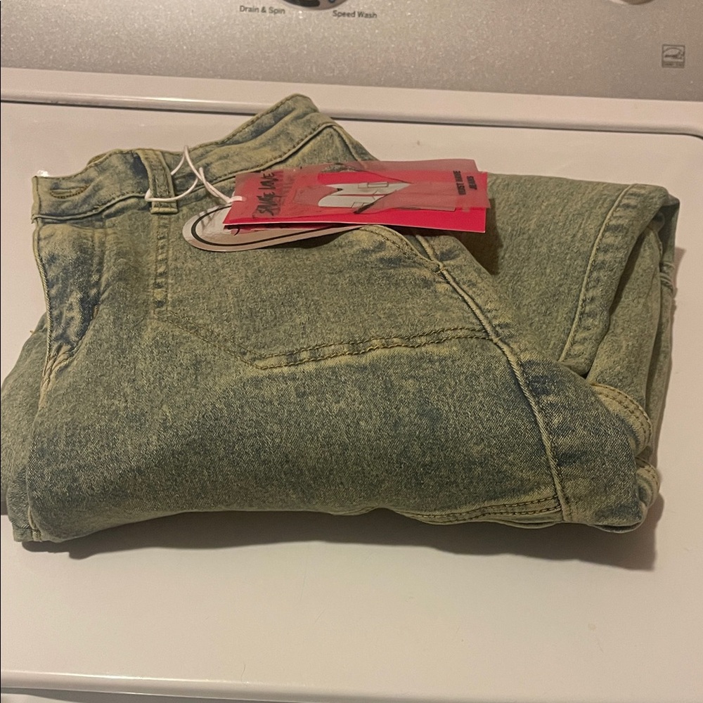 Stylish High Rise Jeans in Green